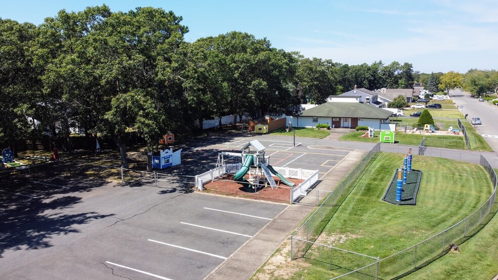 More Photos Of 9-10 Glenmere Ln, Coram General Retail For Sale