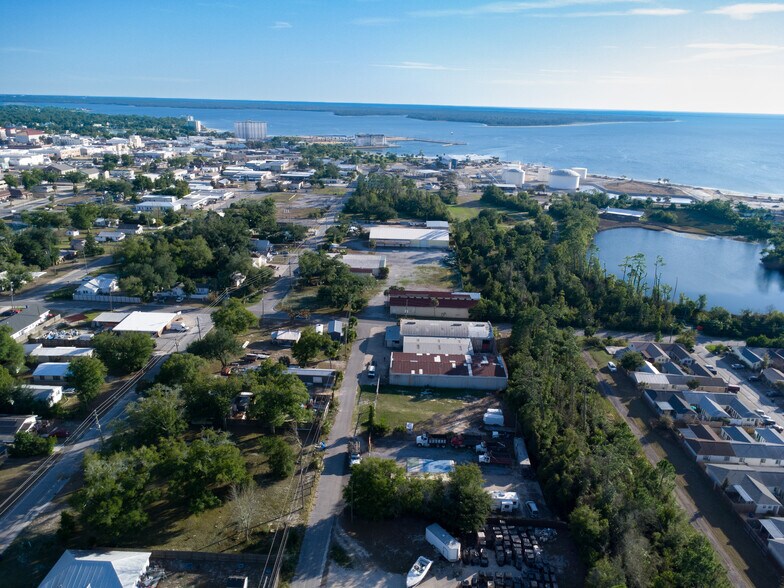 More Photos Of 414 W 8th St, Panama City Distribution For Lease