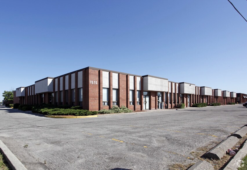 More Photos Of 1575 Sismet Rd, Mississauga Warehouse For Lease