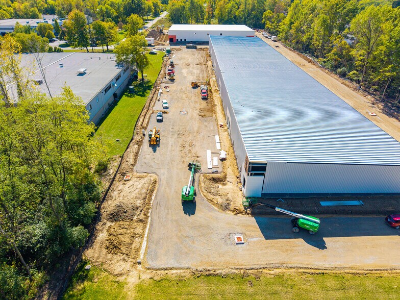 More Photos Of 1931 Jetway Blvd, Columbus Industrial For Lease