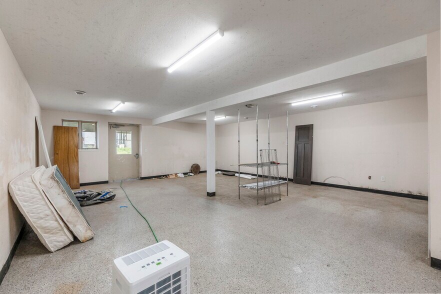 More Photos Of 155 1st St, Winthrop Warehouse For Lease