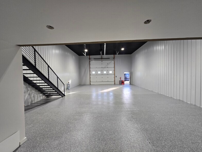 More Photos Of 1102 Jackrabbit Ln, Belgrade Warehouse For Sale