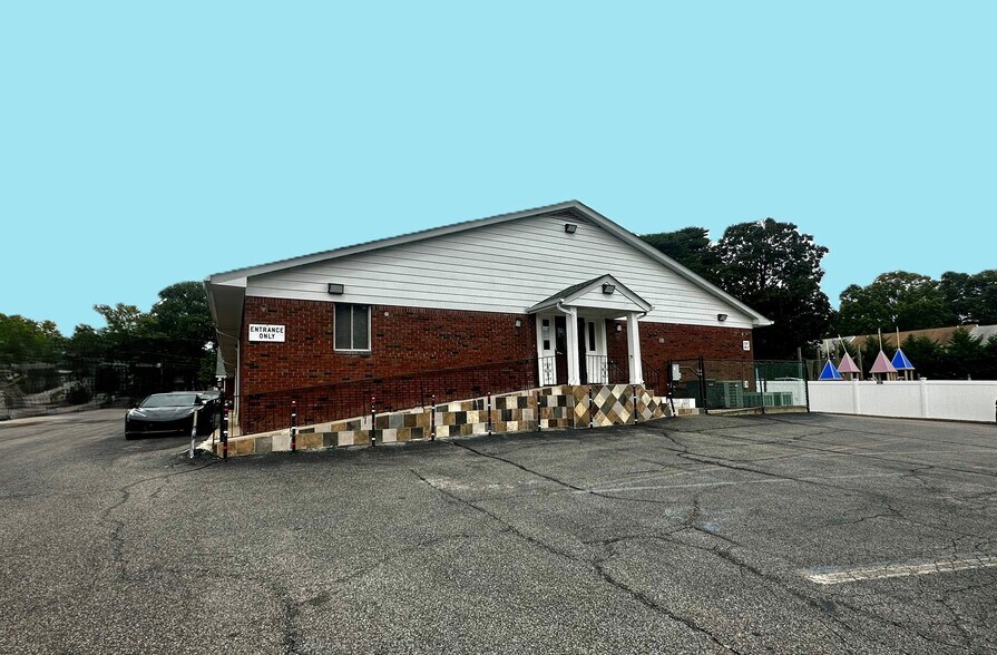 More Photos Of 1181 Old Country Rd, Plainview Medical For Lease