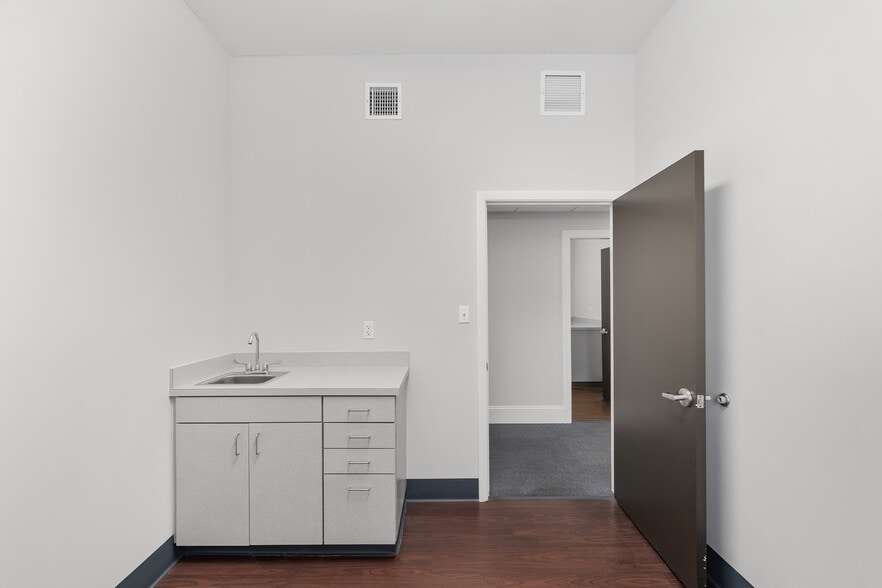 More Photos Of 1014 NW 57th St, Gainesville Medical For Lease