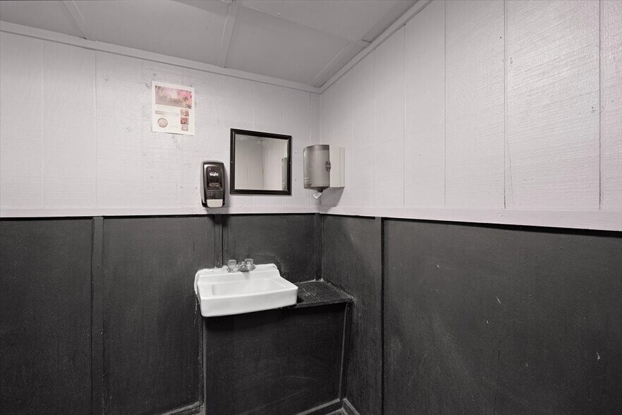 More Photos Of 7 Center st, Folly Beach General Retail For Sale