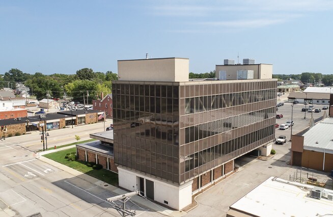 More Photos Of 1000 S Broadway, Highland Office For Lease