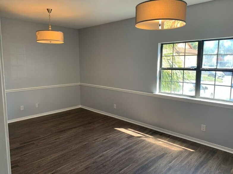 More Photos Of 77-87 Bay Bridge Dr, Gulf Breeze Medical For Sale