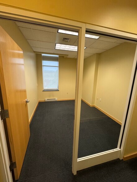 More Photos Of 10 Fox Run Rd, Drums Medical For Lease