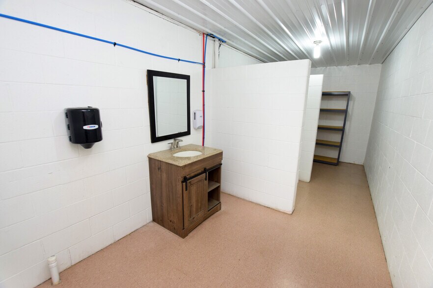 More Photos Of 5488 Richfield Rd, Flint Warehouse For Sale