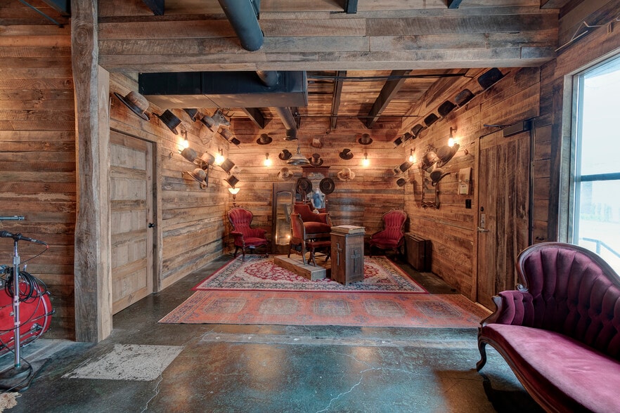 More Photos Of 114-116 17th Ave S, Nashville Office For Sale