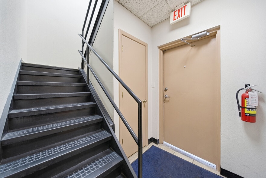 More Photos Of 104 E Fowler Ave, Tampa Office For Sale