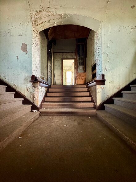 More Photos Of 158 E College Ave, Holly Springs Office For Sale