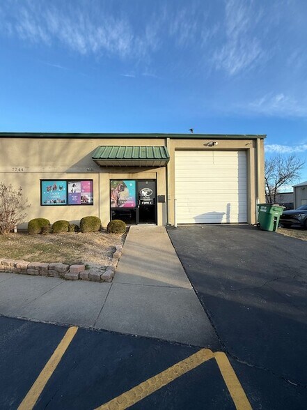 Primary Photo Of 7744 N Owasso Expy, Owasso Warehouse For Lease