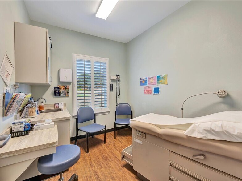 More Photos Of 203 Christie Dr, Lufkin Healthcare For Sale