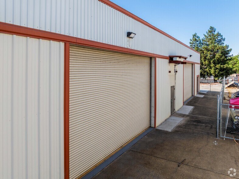 More Photos Of 995 Transport Way, Petaluma Warehouse For Lease