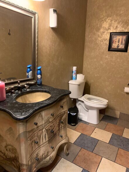 More Photos Of 307 N Broadway, Green Bay Restaurant For Sale