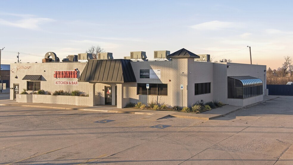 More Photos Of 421 W I 240 Service Rd, Oklahoma City Restaurant For Lease