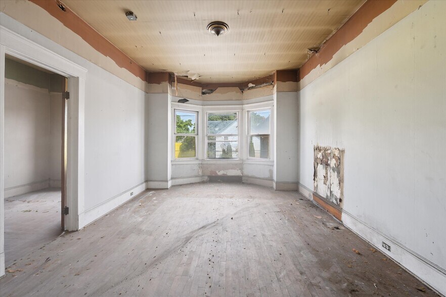 More Photos Of 5505 Lorain Ave, Cleveland Storefront Retail Residential For Sale