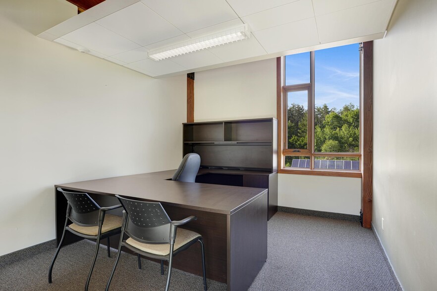 More Photos Of 13 Commerce Crt, Bancroft Office For Sale