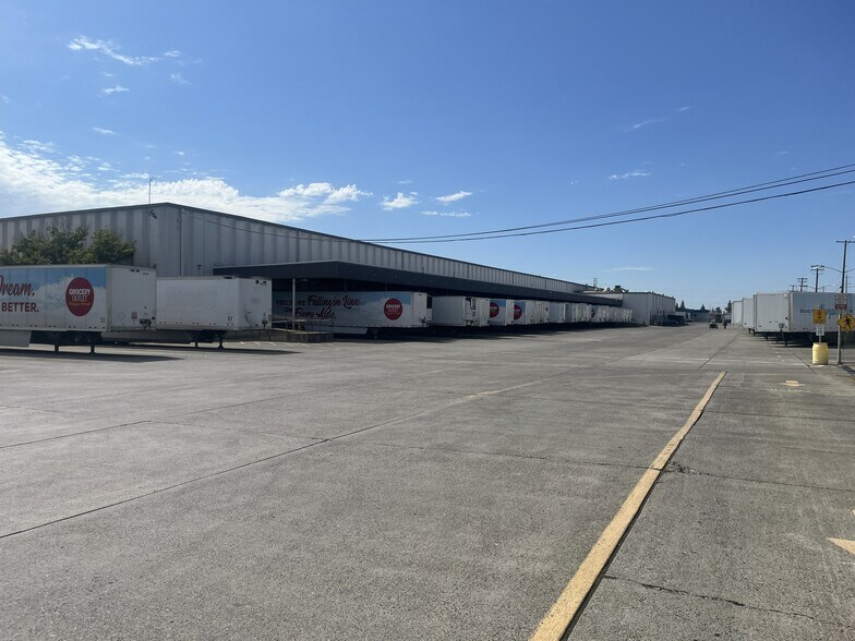 More Photos Of 4400 Florin Perkins Rd, Sacramento Distribution For Lease