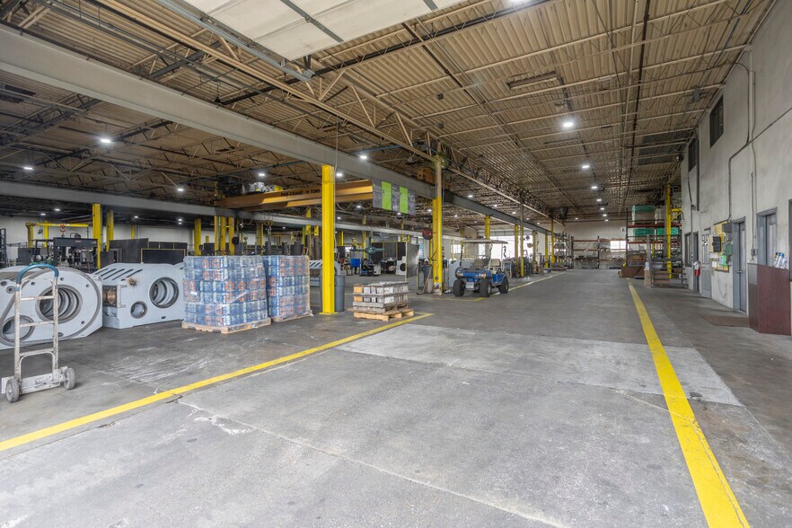 More Photos Of 4700 S Edgewood Ter, Fort Worth Distribution For Sale