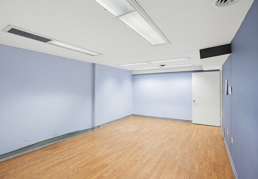 More Photos Of 14 W Saratoga St, Baltimore Office For Sale