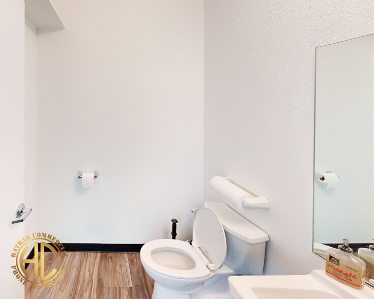 More Photos Of 3201 W Sahara Ave, Las Vegas Office For Lease