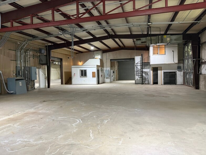 More Photos Of 640 E Highway 199, Springtown Warehouse For Lease