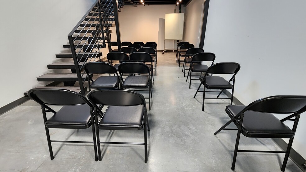 More Photos Of 4229 N FM 620 Hwy, Austin Showroom For Sale