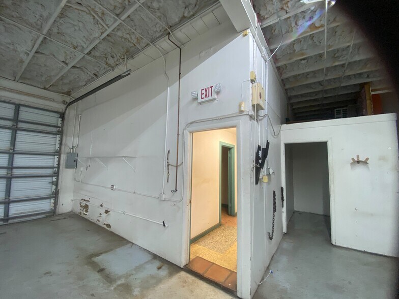 More Photos Of 340 SW 21st Ter, Fort Lauderdale Warehouse For Lease