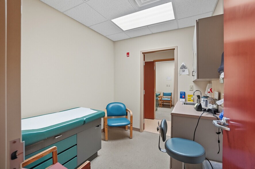 More Photos Of 916-920 W Market St, Lima Medical For Sale