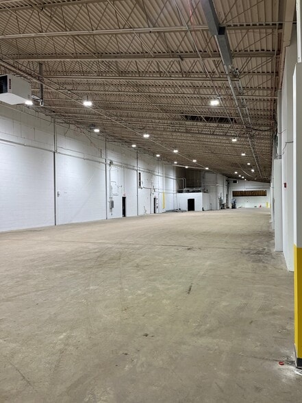 More Photos Of 965 Thomas Dr, Warminster Township Light Manufacturing For Lease