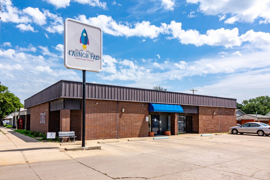 More Photos Of 216 N Main St, Goddard Storefront For Sale