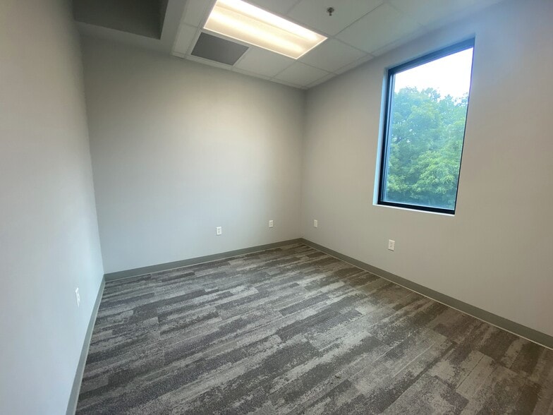 More Photos Of 1880 N Stonebridge Dr, McKinney Medical For Sale