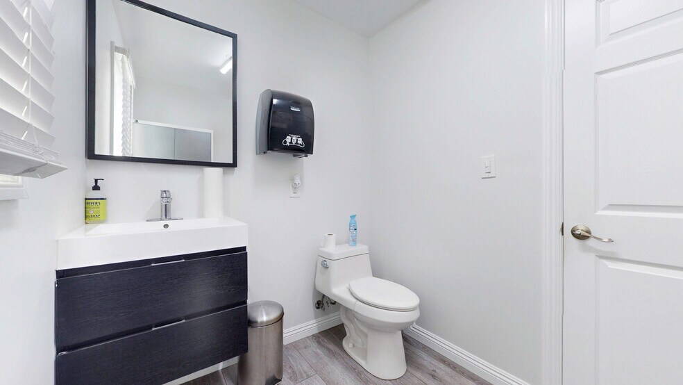 More Photos Of 6851 Foothill Blvd, Tujunga Office Residential For Sale