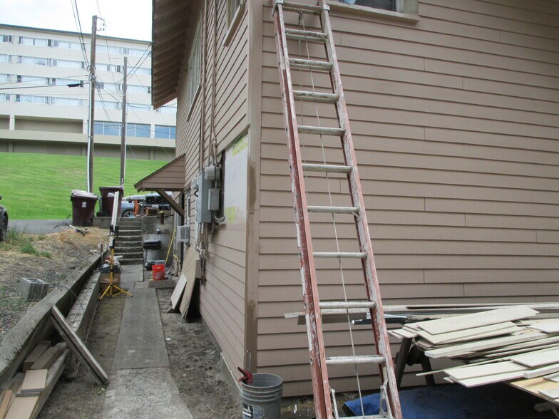 More Photos Of 905 NE Lake St, Pullman Multifamily For Sale