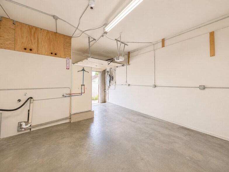 More Photos Of 1404-1406 Southfield Rd, Lincoln Park Office Residential For Lease