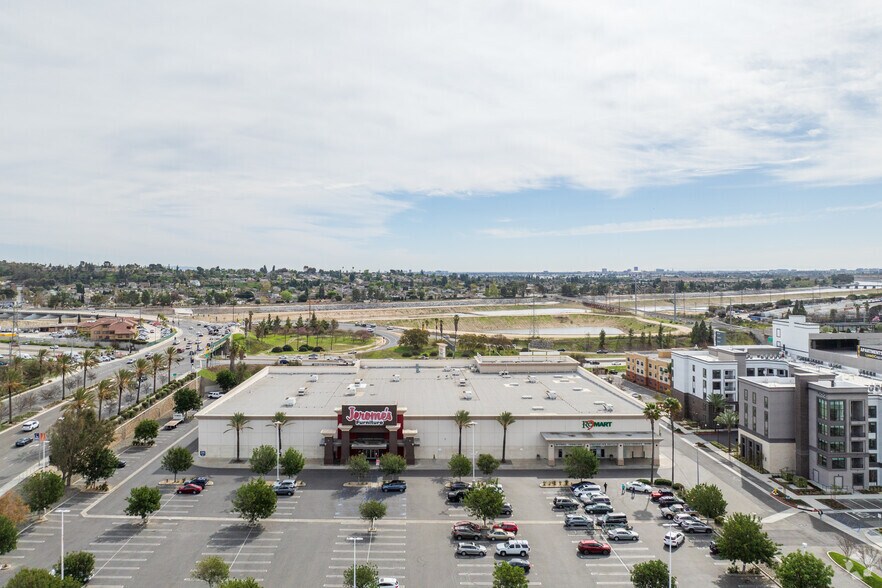 More Photos Of 1011-1021 N Tustin Ave, Anaheim Freestanding For Lease