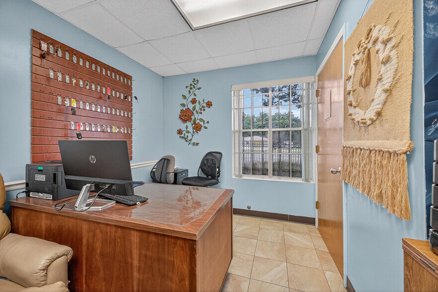 More Photos Of 1500 N Pace Blvd, Pensacola Freestanding For Sale