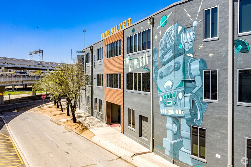 More Photos Of 816 Camaron St, San Antonio Office For Sale