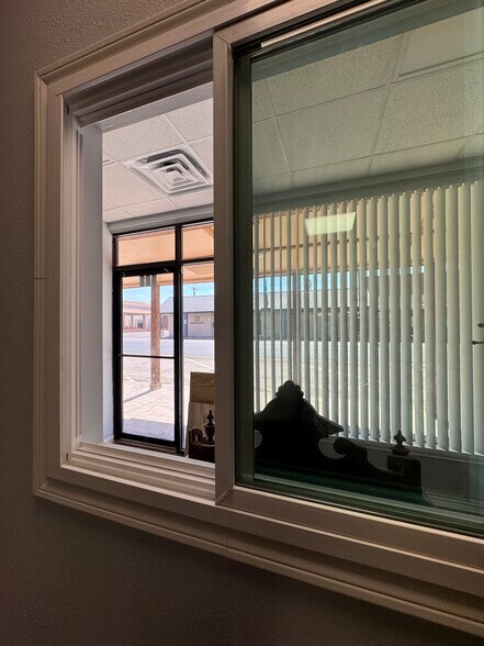 More Photos Of 115 Main st, Italy Office For Sale