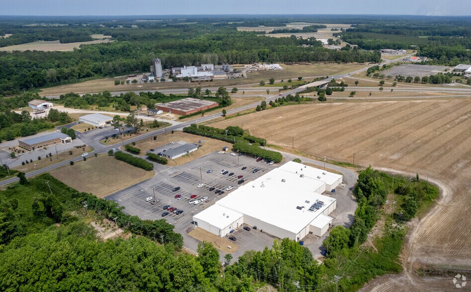More Photos Of 1100-1116 Aberdeen Rd, Laurinburg Storefront For Lease