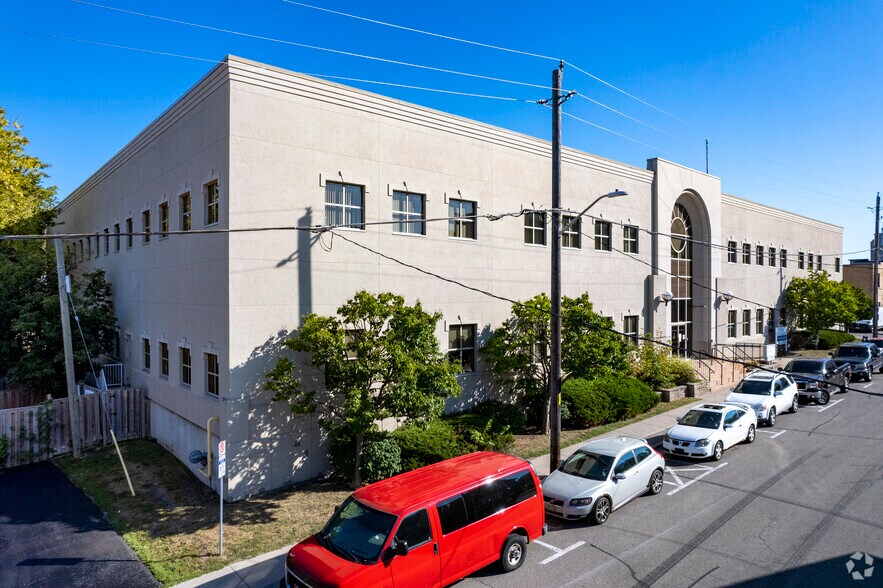 More Photos Of 78 Richmond St W, Oshawa Office For Lease