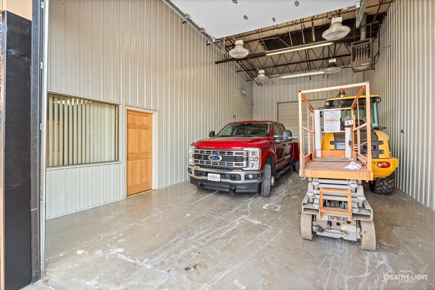 More Photos Of 2701 W Jefferson St, Joliet Storefront For Lease