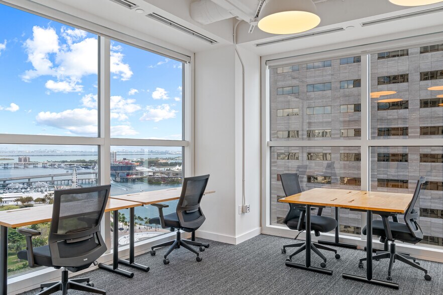 More Photos Of 200 S Biscayne Blvd, Miami Coworking Space