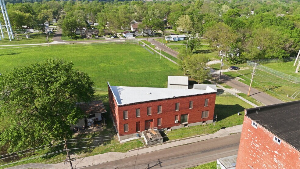 More Photos Of 512 Monroe st, Iola Loft Creative Space For Sale