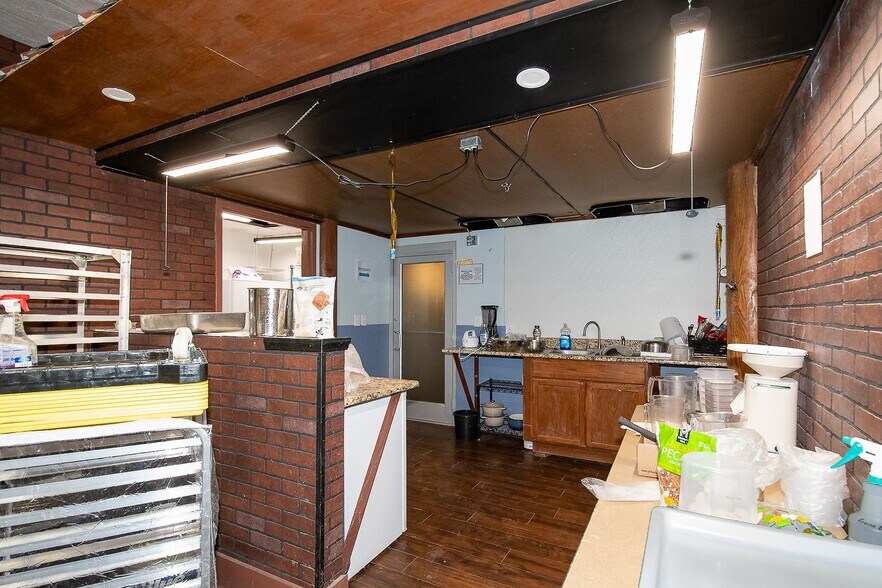 More Photos Of 912 Lady St, Columbia Office For Sale