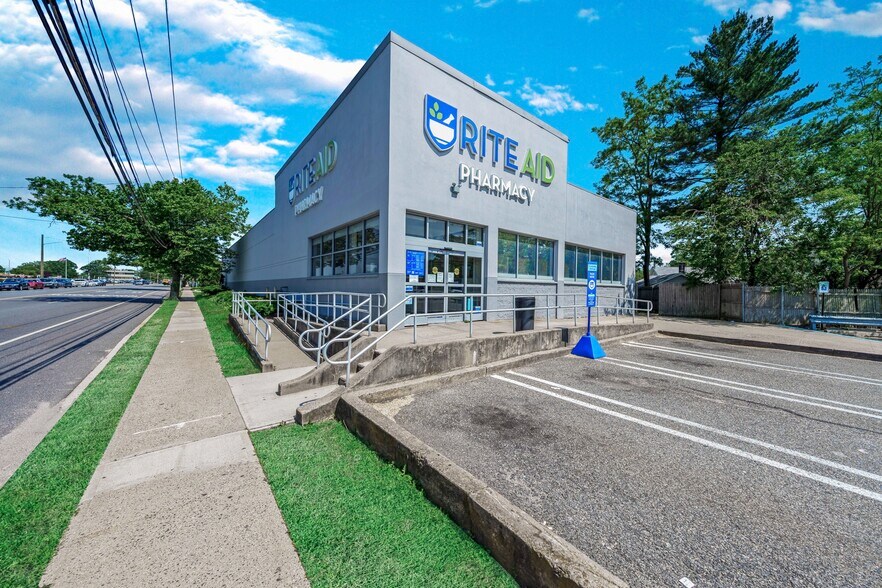 More Photos Of 2260 Jerusalem Ave, Bellmore Drugstore For Lease
