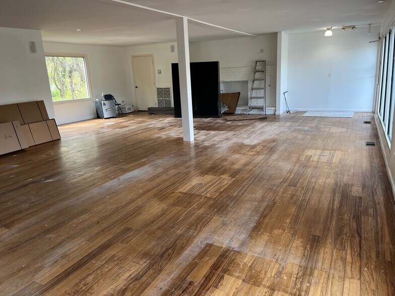 More Photos Of 13 Danbury Rd, Wilton Freestanding For Lease