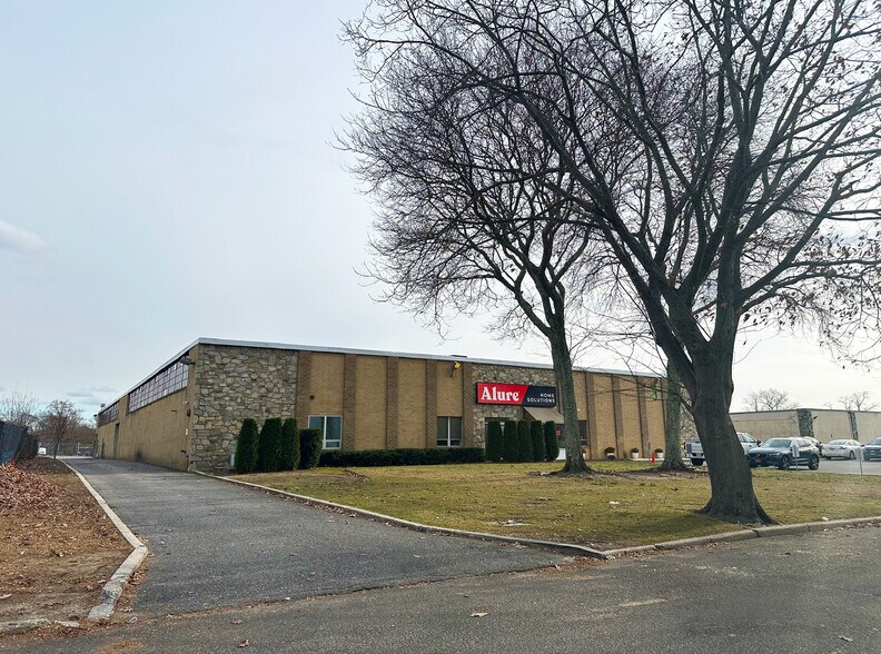 Primary Photo Of 70 Mall Dr, Commack Office For Lease